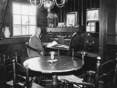 initiatiefnemer voor het museum, dhr. Standhardt