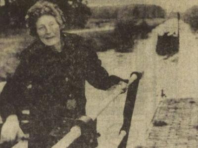 1961 artikel in Het Vrije Volk over sluiswachteres mevrouw van Veen